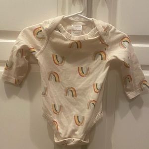 Hanna Andersson unisex rainbow bodysuit size 3-6m